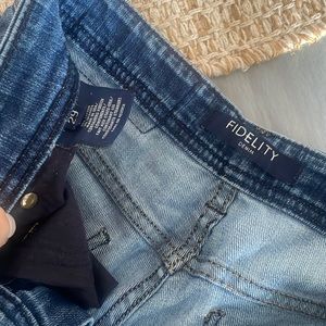 Fidelity Jeans straight leg zipper fly, size 29 cropped length 26